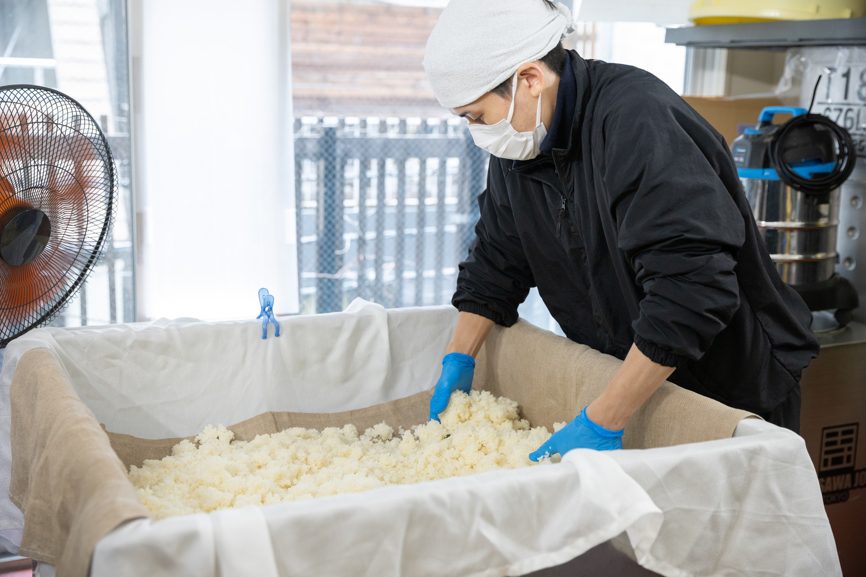 麹造り用、酒母造り用、醪の仕込み用などに分けて、使用目的に応じた温度まで冷まします