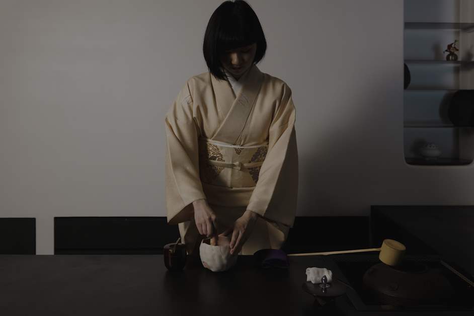 目の前で行われる抹茶のお点前も人気