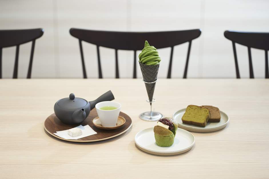 中央の抹茶パンは「パンとコーヒー馬場FLAT店」との共同開発