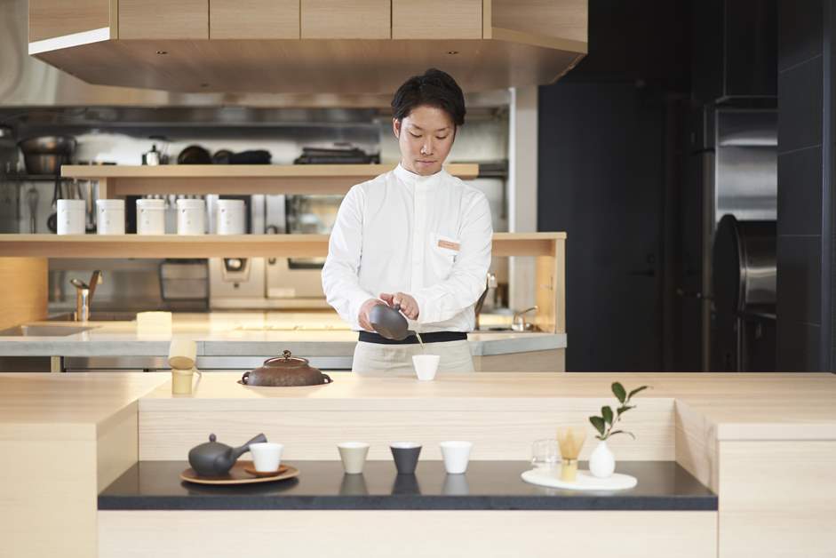 一煎目は苦みを抑えるために湯冷ましした状態で提供