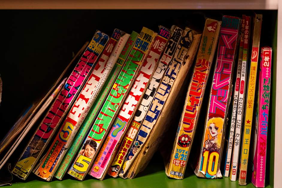 中央の週刊少年ジャンプNo.48は昭和49年に発行された創刊300号の記念号
