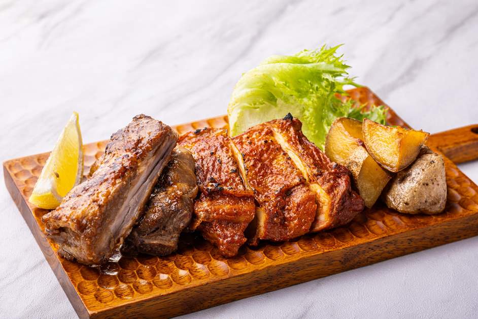 尽享港区的夏日乐趣！在酒店泳池度过优雅时光