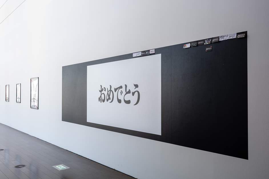 The signboard featuring the signatures of the production team is also a must-see
