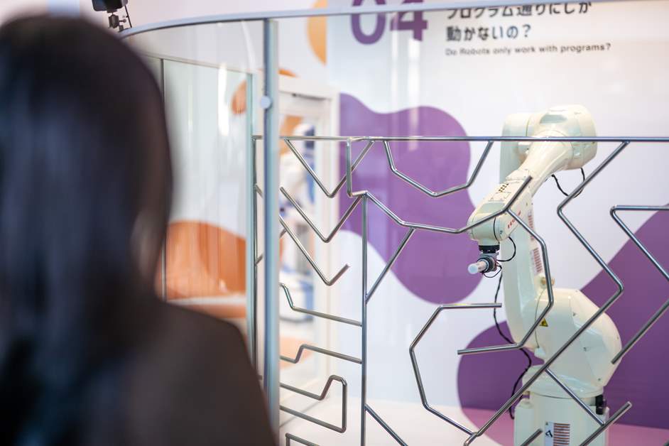 往年のバラエティ番組にあった「電流イライラ棒」のようなゲームに挑戦