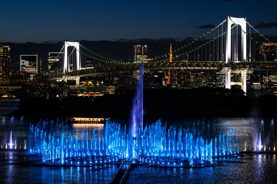 水と音楽と光でドラクエの世界を表現