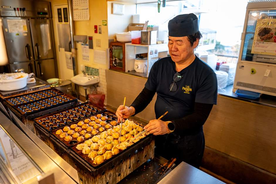 能品嚐到麵糊美味的「經典章魚燒（8顆裝 850日圓）」也頗受歡迎