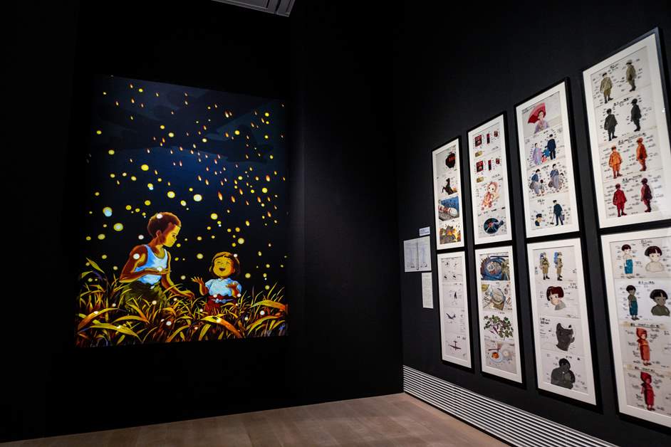 右壁面には細かい指示の入った『火垂るの墓』の色指定が展示（C）野坂昭如／新潮社,1988