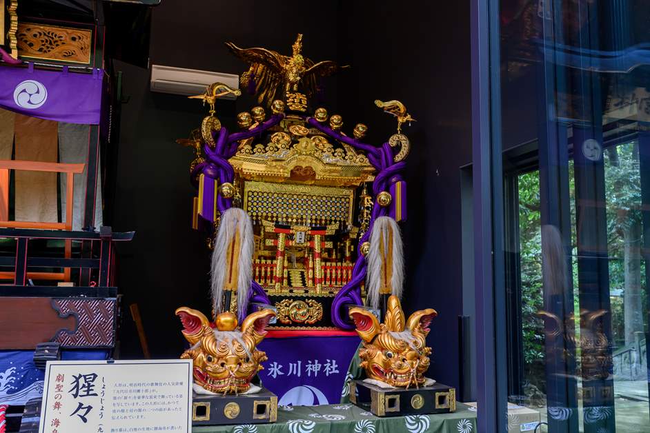A shrine mikoshi that weighs eight times as much as a standard mikoshi