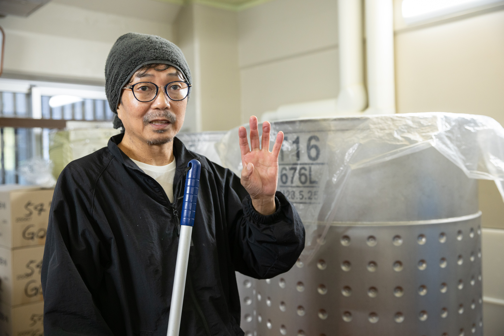 杜氏の寺澤善実さん。都心で酒造りと20年以上向き合っています