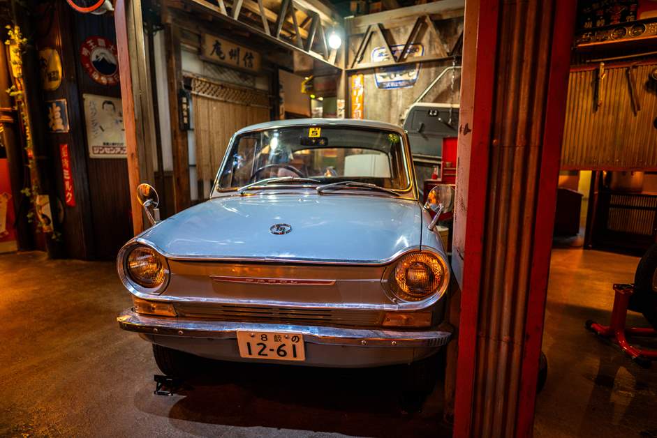 当時の軽自動車としては珍しい4ドアを採用したマツダのキャロル