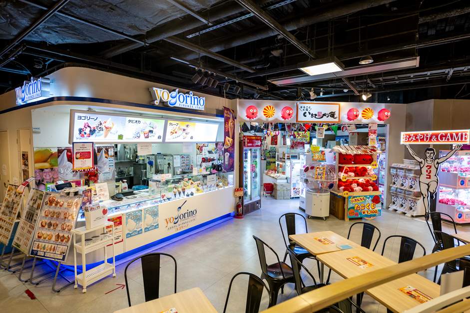 甜點菜單及章魚燒周邊商品等種類豐富