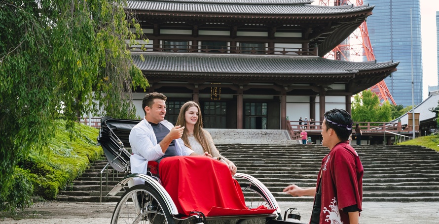 The Prince Park Tower Tokyo: “An exclusive experience combining history, culture, scenery, and culinary delights as you tour Shiba Park in autumn, adorned with colorful foliage, by rickshaw”